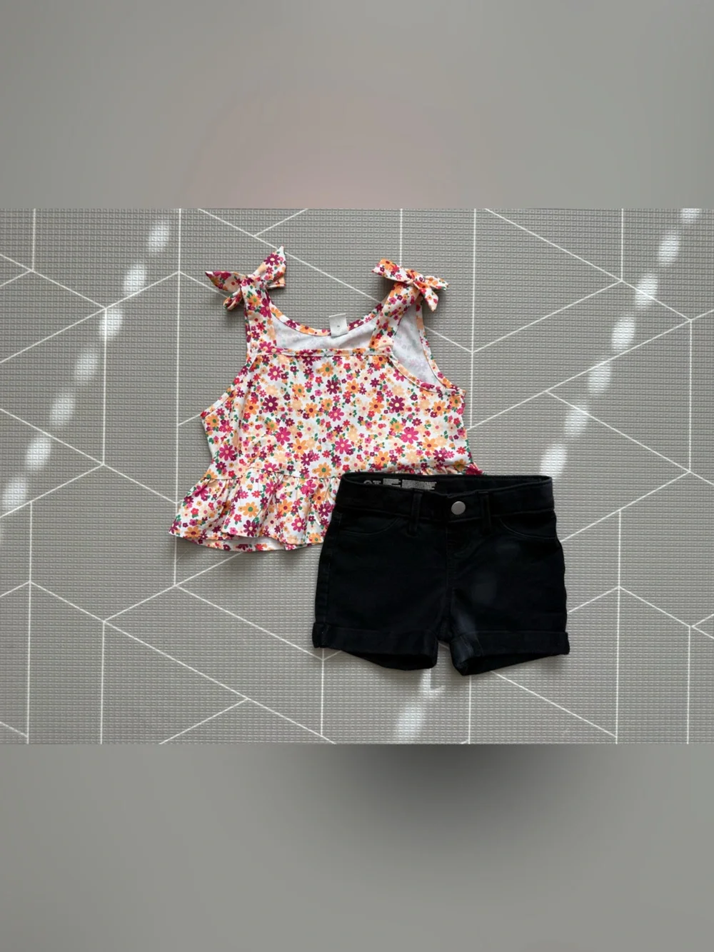 Cat & Jack|Baby girl/toddler Floral Tie-Shoulder ruffle Tank & black shorts•••XS